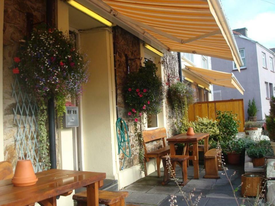 Glendower Hotel Goodwick Екстер'єр фото